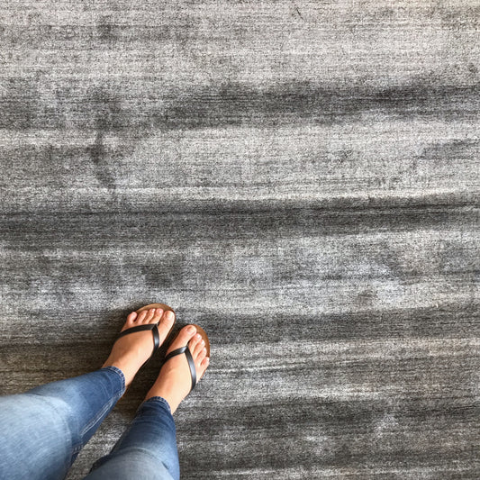 "LONDON" Wool Rug (5.7 x 8.7)