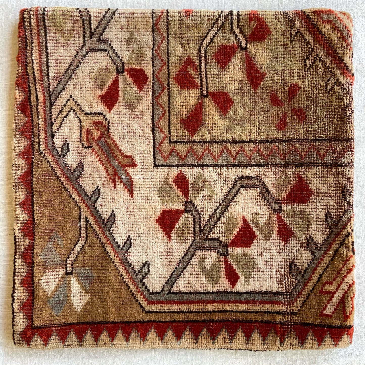 Hand-knotted Turkish Pillow Cover (18 x 18)