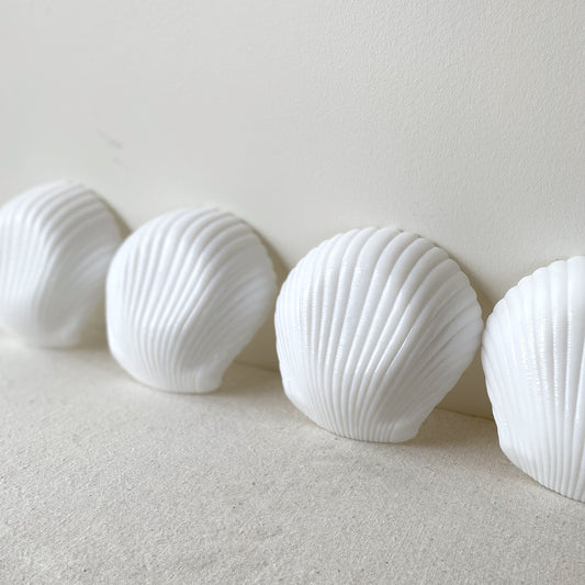 S/4 Vintage White Glass Seashell Bowls